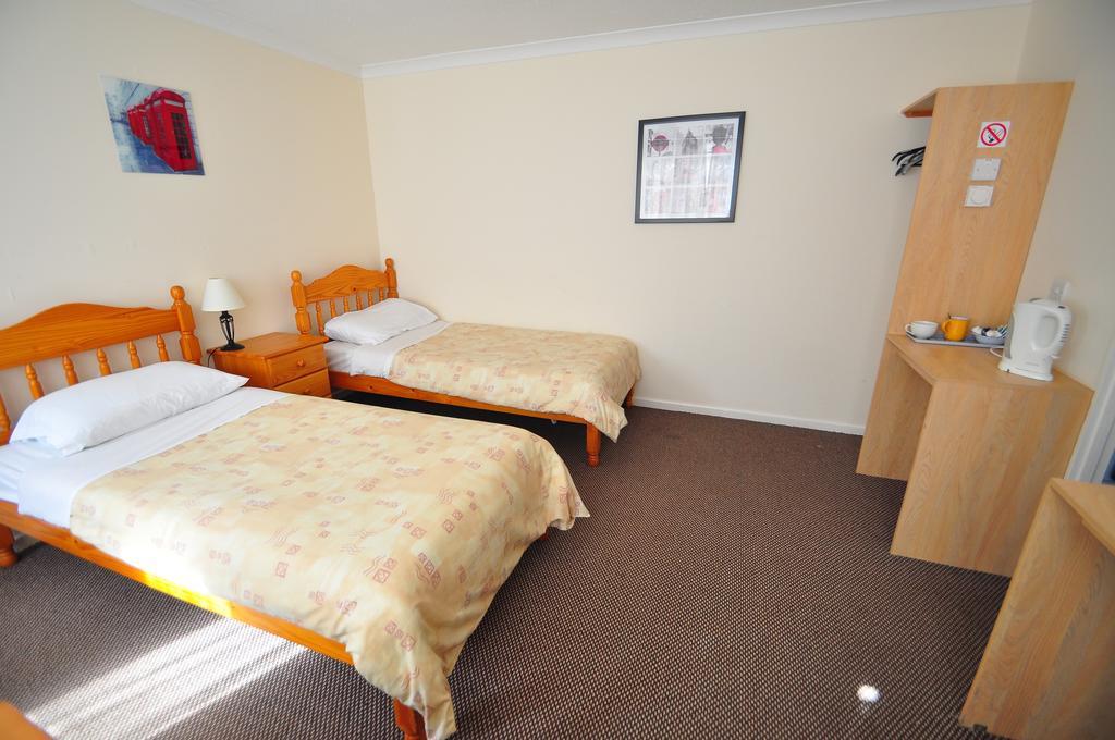Warrens Village Motel And Self Catering Clevedon Room photo