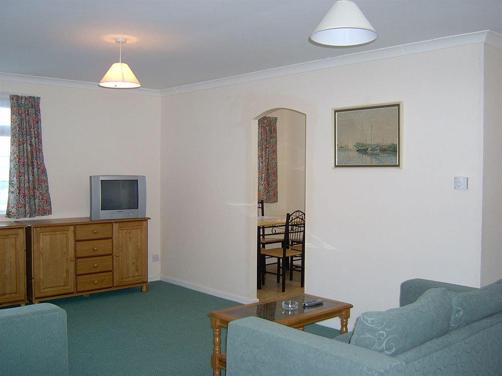 Warrens Village Motel And Self Catering Clevedon Exterior photo