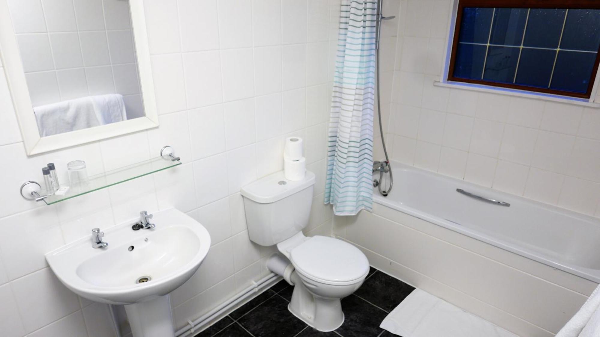 Warrens Village Motel And Self Catering Clevedon Exterior photo